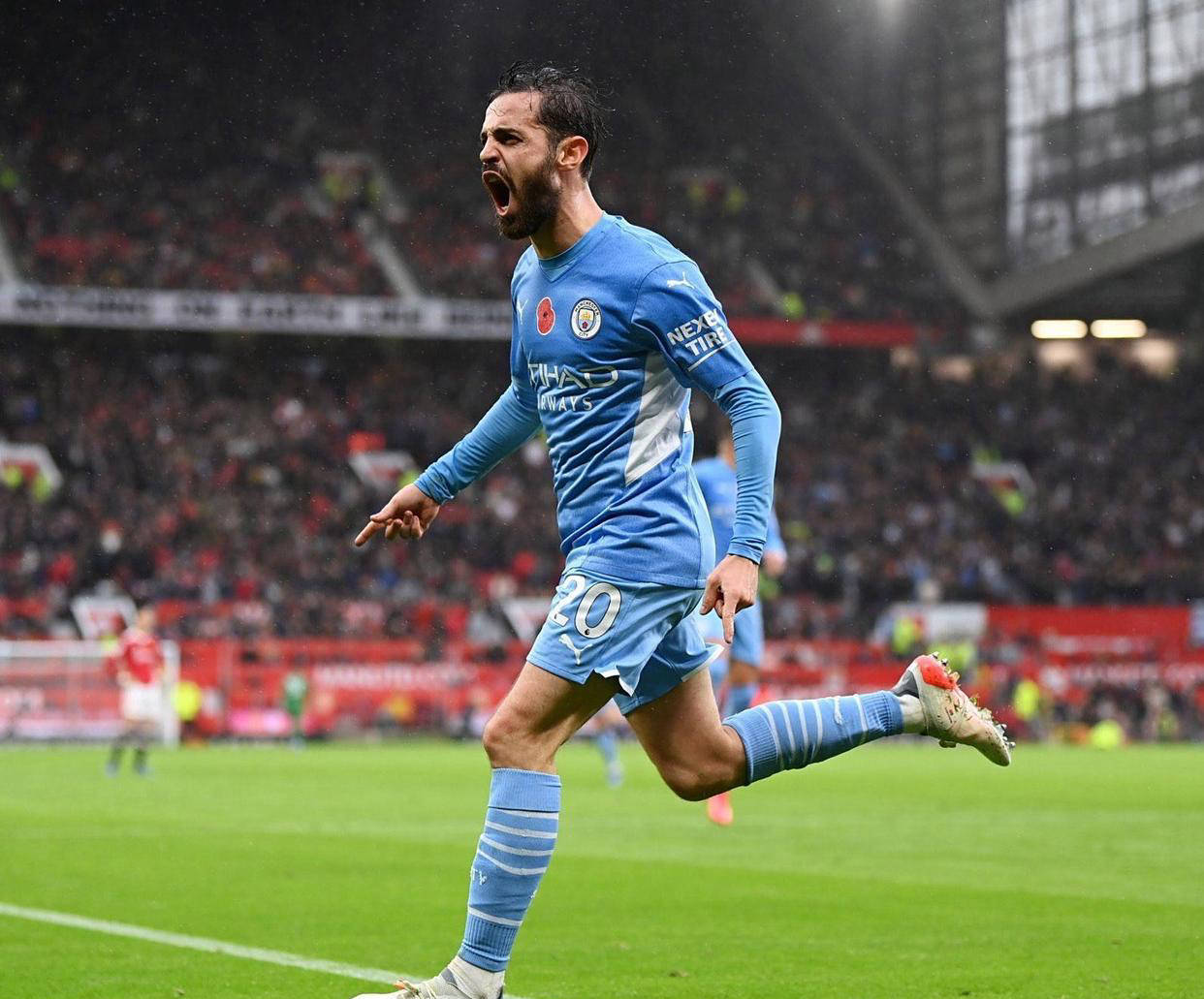 爱游戏在线-AC米兰绝杀里昂，莱万点燃赛场