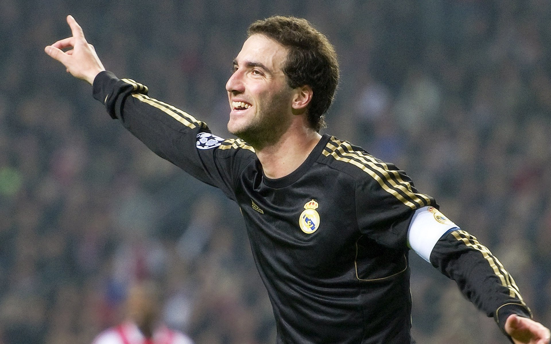 爱游戏-塞维利亚狂胜威尔士，门迪如何用沉默的左脚改写足球叙事